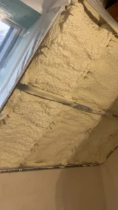 pianka natryskowa na poddaszu