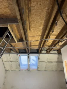 poddasze przed nałożeniem pianki poliuretanowej